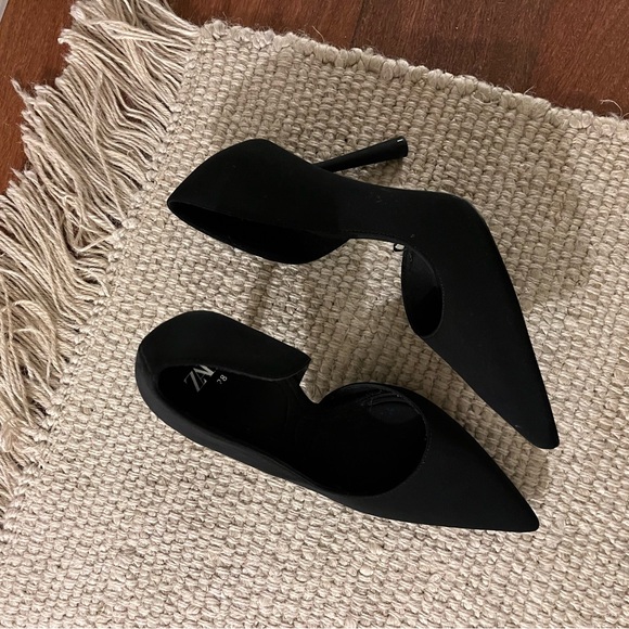 Pointy heel in good condition - Picture 1 of 10